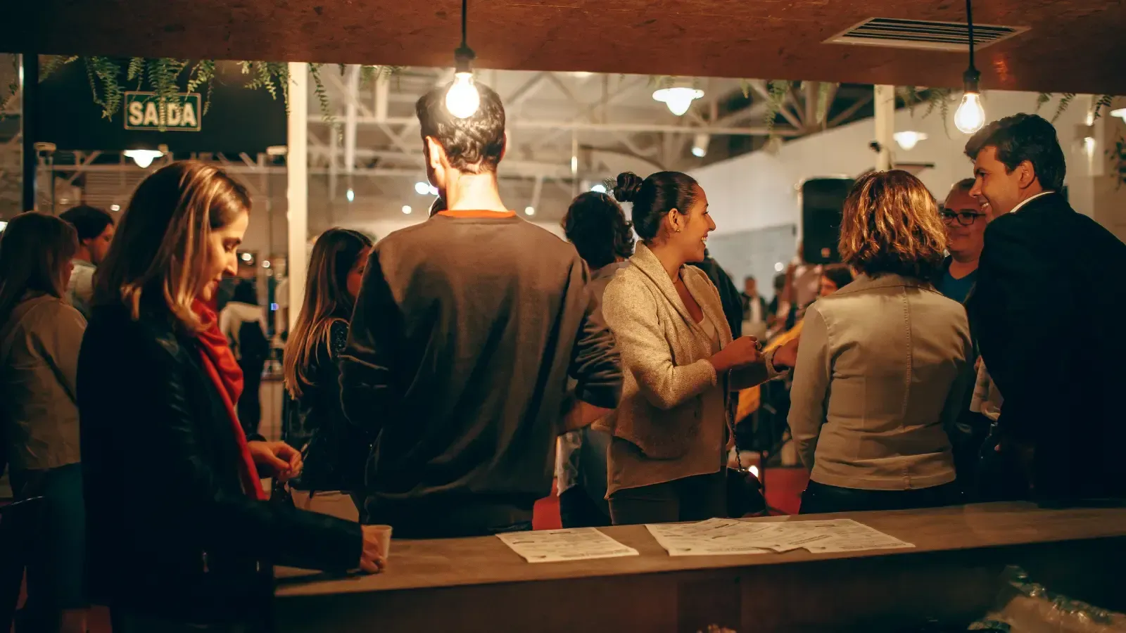 The 7-Minute Networking Rule: Why I Stopped Working the Room and Started Scaling My Authority