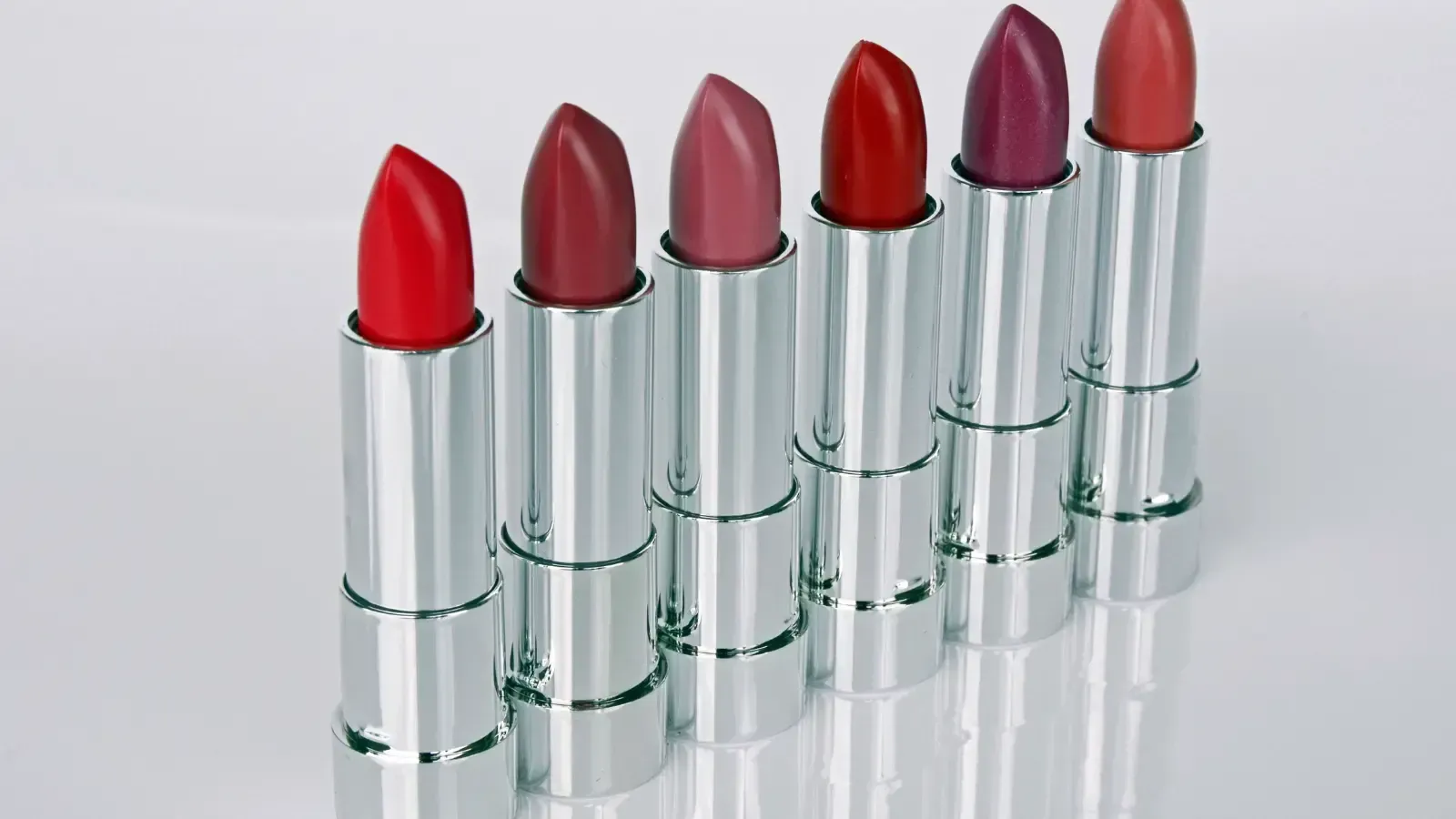 The Best Long-Lasting Lipsticks for the Office (That Survive Coffee & Meetings)