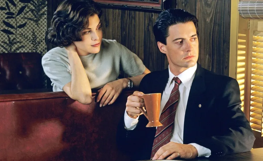 beyond-friends-90s-shows-analog-unplug