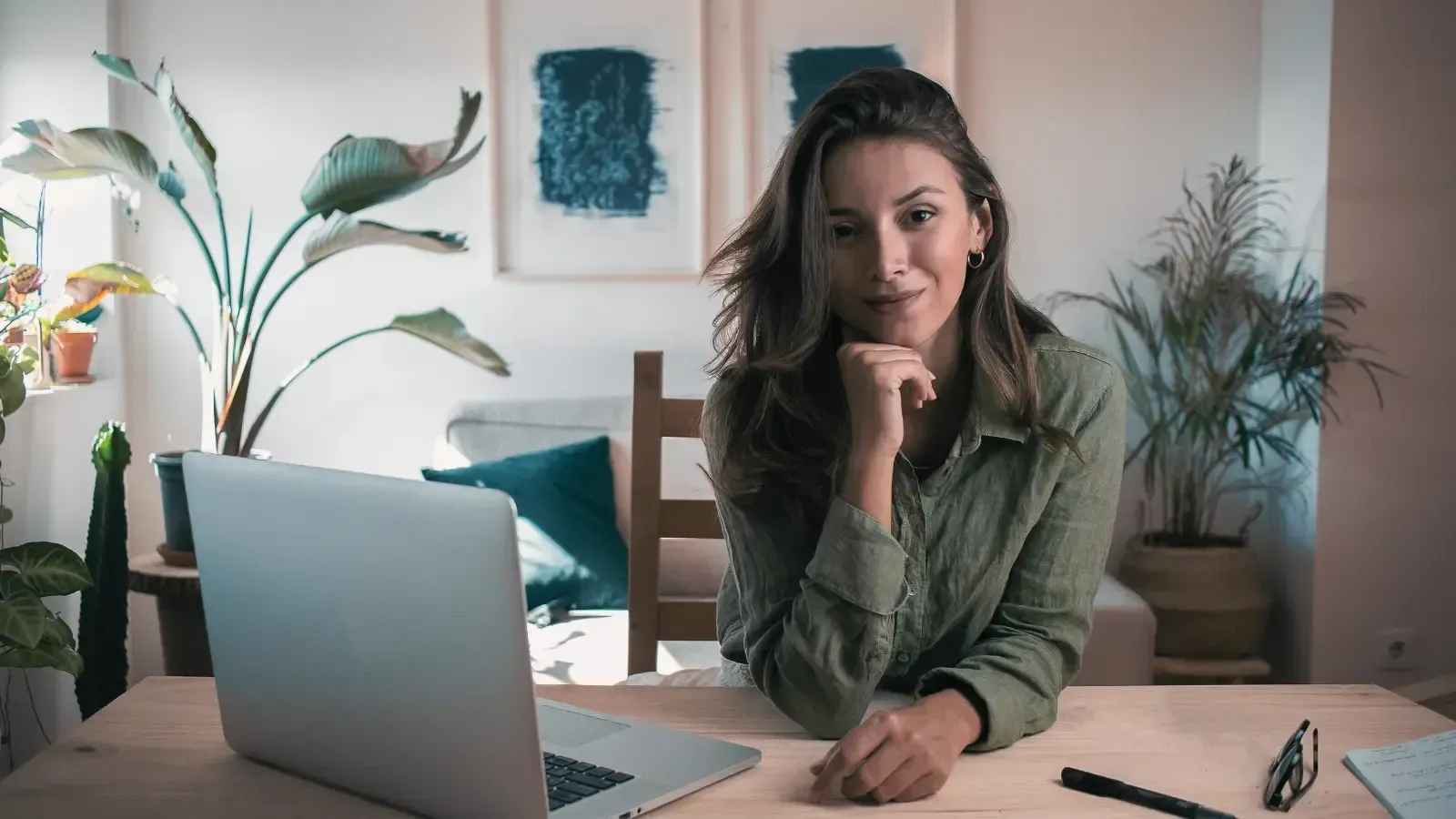  5 Body Language Hacks That Instantly Boost Your Authority in Meetings