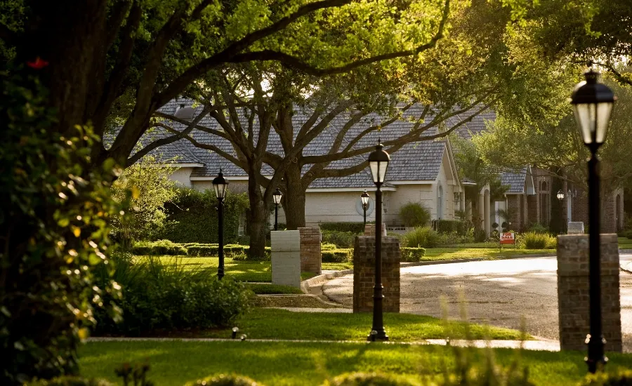suburbs-discourse-online-hypocrisy