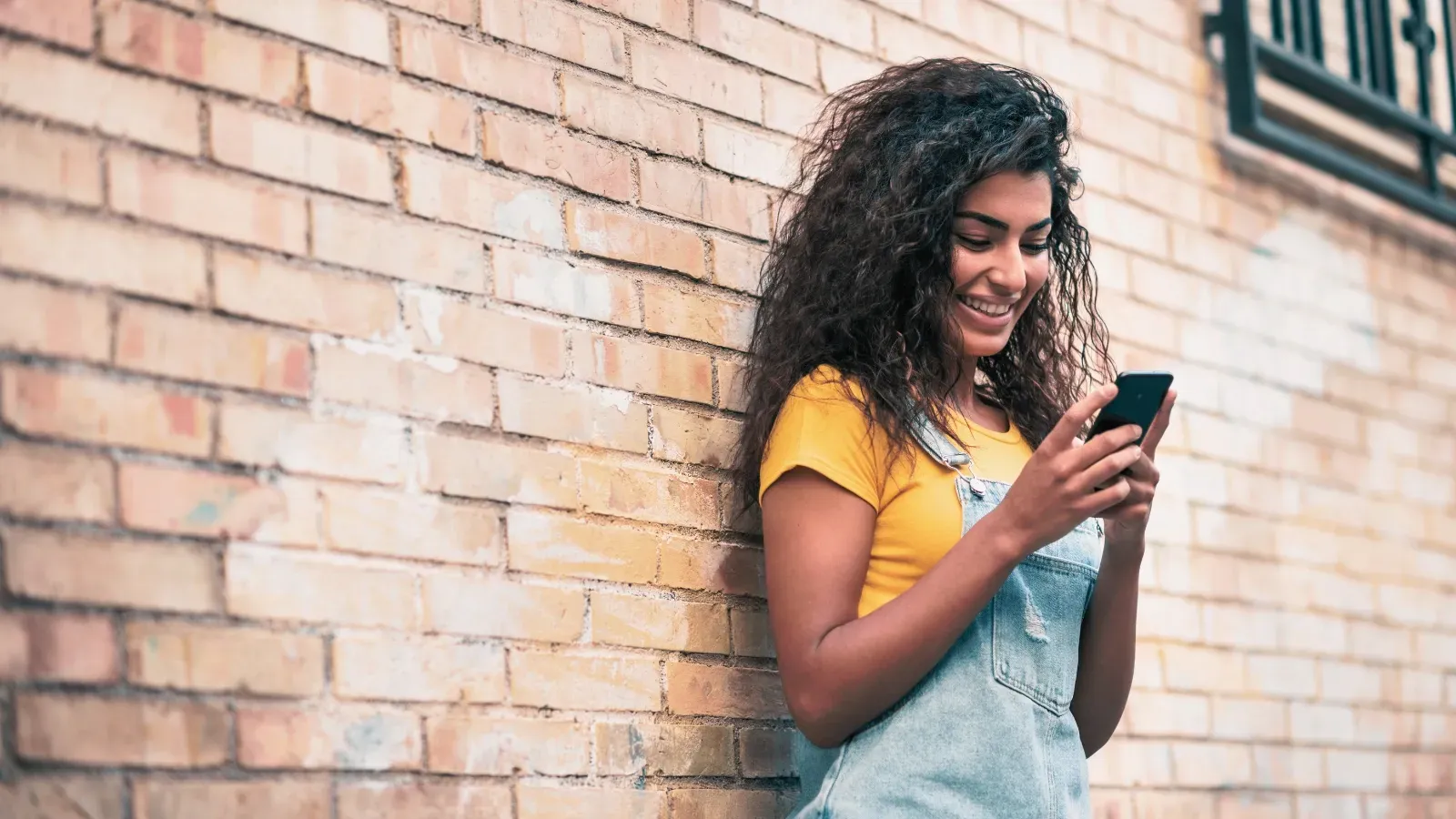 The Art of Texting Back (Without the Anxiety Spiral)