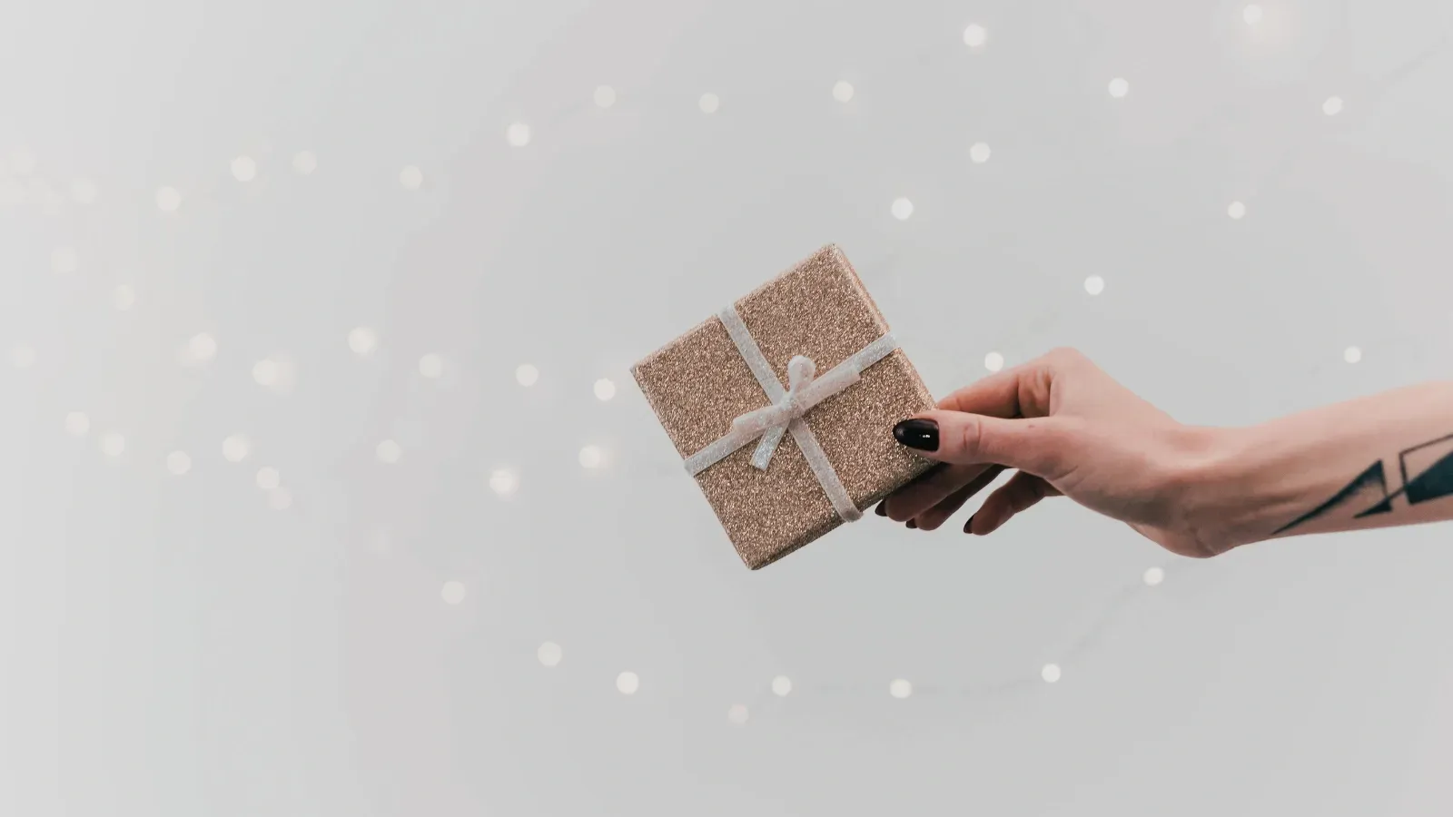 The Ultimate Holiday Gift Guide 2025: 60 Thoughtful Gifts for Everyone on Your List