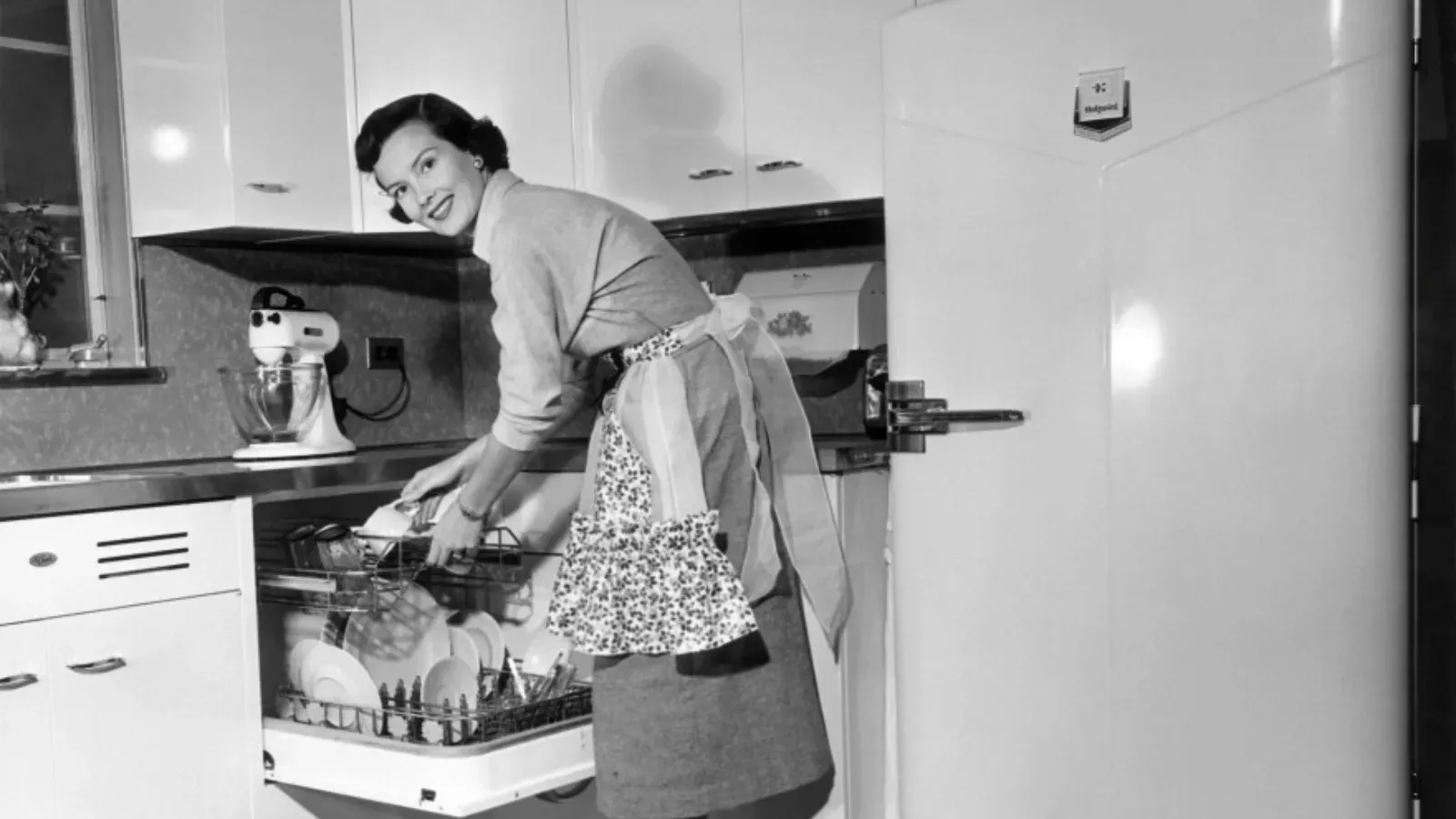 The Tradwife Trend & Feminism: Why the Debate Makes Us So Uncomfortable